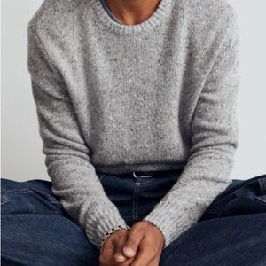 St. John's Bay Men's Heathered Gray Crewneck Sweater Size M